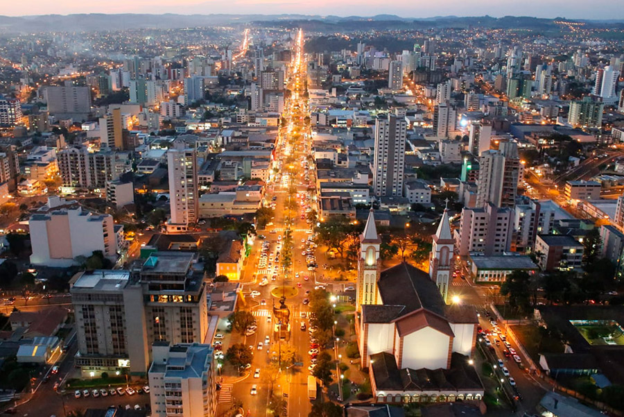Vista aérea de Chapecó ao entardecer